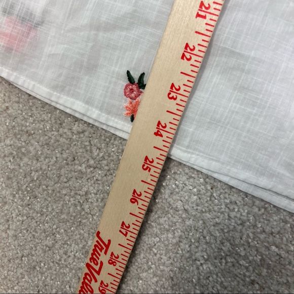 ***SOLD***LOFT Women's White Pink Floral Short Sleeve blouse - Picture 10 of 11